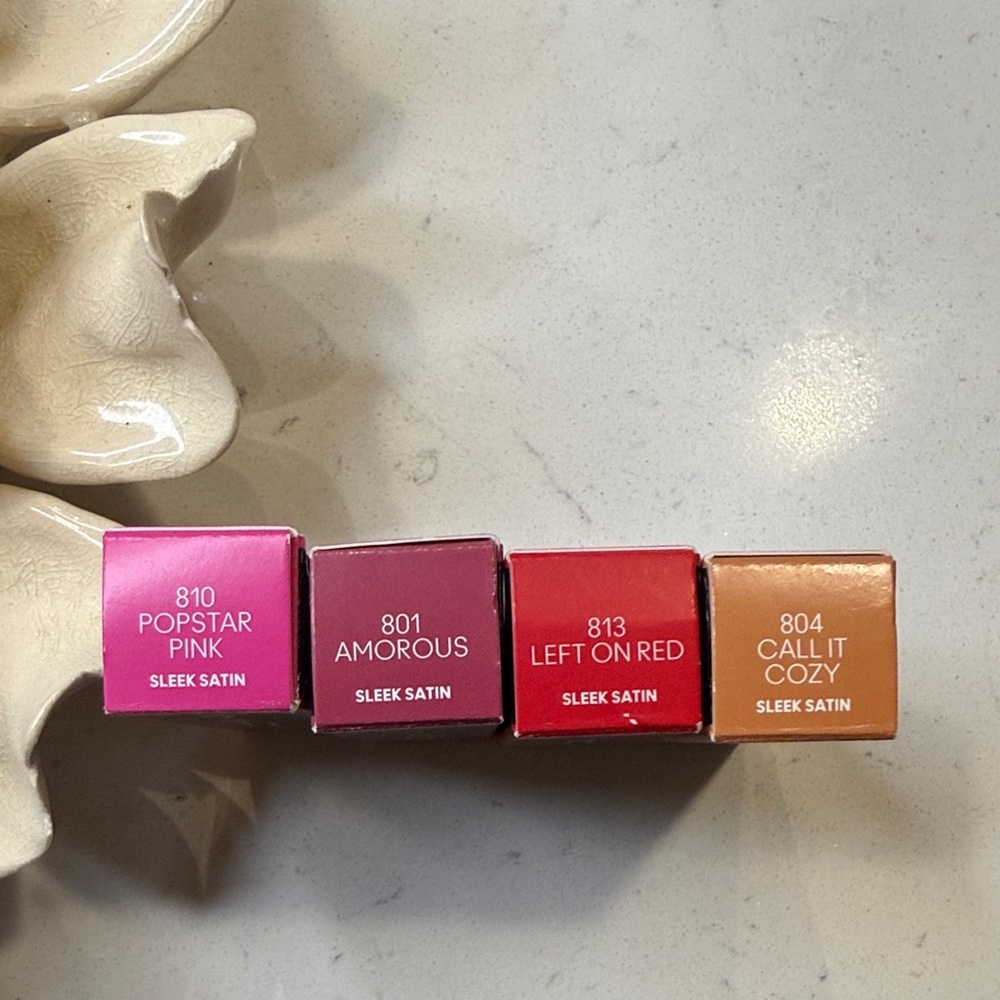 MAC Cosmetics Satin Lipstick Collection - Left on Red - Picture 3 of 3